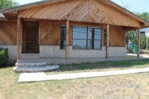 1911 Ford St, Sunrise Beach, TX 78643-2907