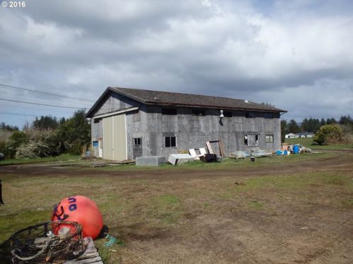 1597 State Route 101, Ilwaco, WA 98624-9025