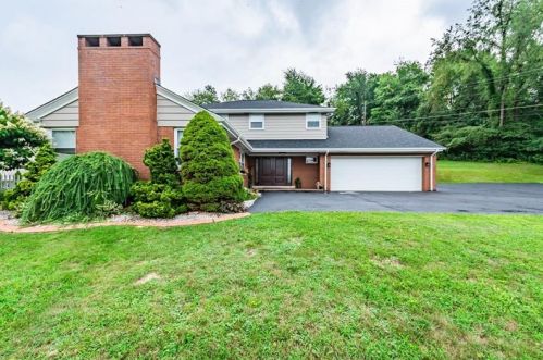 583 Fred Rogers Dr, Latrobe, PA 15650-3823