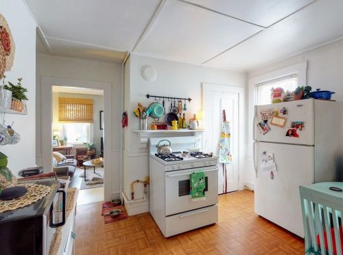 2 Potter St, Middletown RI  02840-3921 exterior