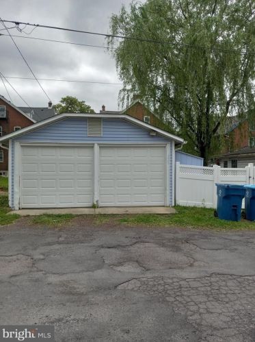 323 Columbia Ave, Lansdale PA 19446-3312 exterior