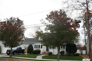 1655 Baker Ave, North Merrick, NY 11566-2328