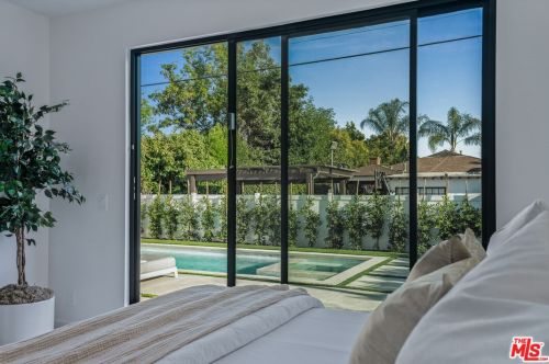 12600 Emelita St, North Hollywood CA  91607-1017 exterior