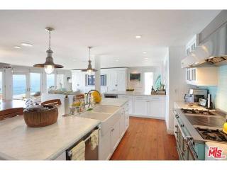 21336 Pacific Coast Hwy, Malibu CA  90265-5203 exterior