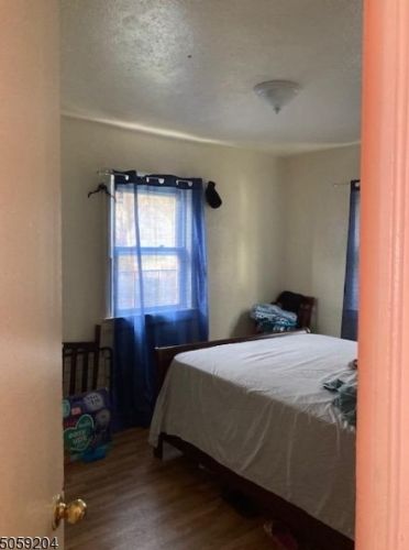 1019 Rivington St, Roselle, NJ 07203-2721