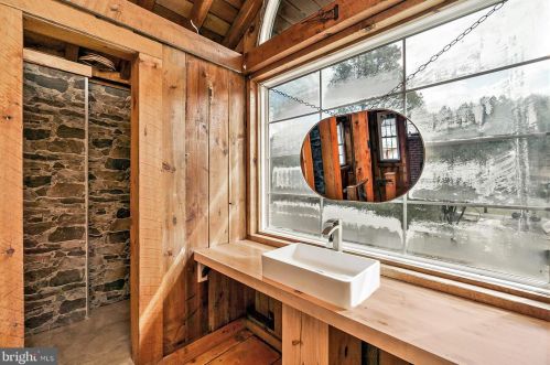 2695 Hemlock Dr, Palmerton PA  18071-9408 exterior