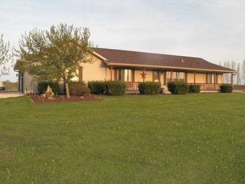 7615 Cleveland Rd, Cleveland, WI 53015-1420