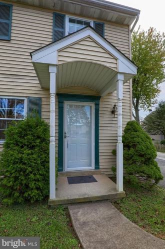 308 Dohner Dr, Lancaster PA  17602-1147 exterior