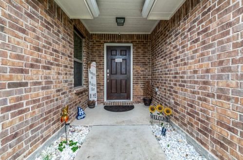 9205 Curacao Dr, Fort Worth, TX 76123-3595
