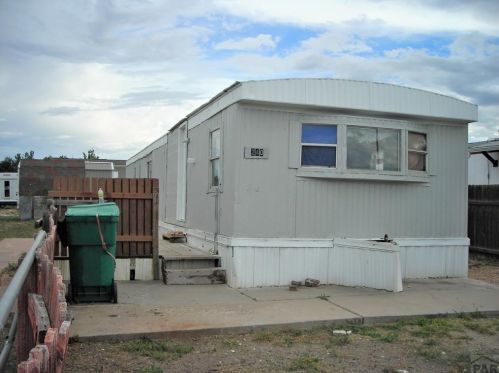 240 Countryside Dr, Pueblo CO  81007-3025 exterior