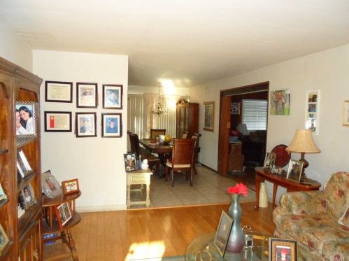 8528 Sylmar Ave, Van Nuys, CA 91402-3217