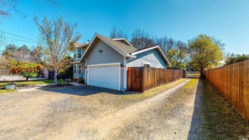 3516 Moorland Ave, Santa Rosa, CA 95407-8131