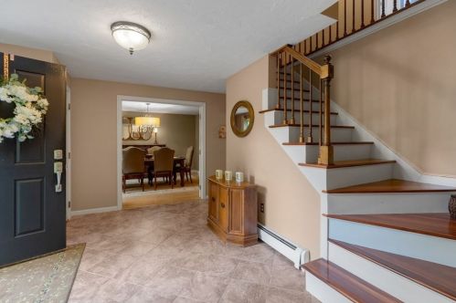 8 Daniels Rd, Mendon, MA 01756-1336