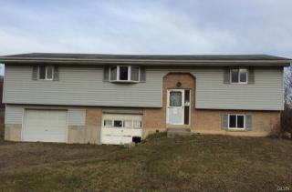 8811 Loop Rd, Slatington, PA 18080-3608