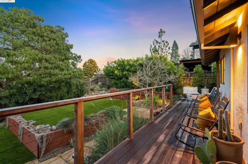 13050 Brookpark Rd, Oakland CA  94619-3504 exterior