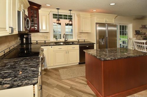 1 Jacobs Hill Rd, Ellington CT  06029-3117 exterior