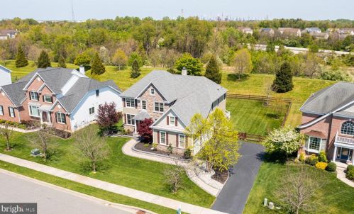725 Parkman Dr, Bear, DE 19701-4953