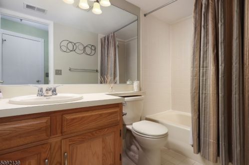 56 Academy Ct, Bedminster NJ  07921-1805 exterior