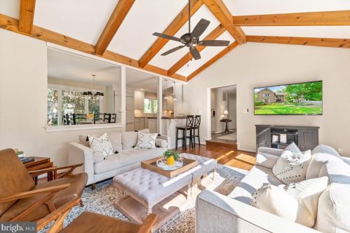 9106 Meadowcreek Ln, Lorton VA  22079-3238 exterior