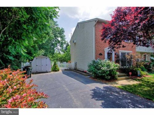 16 Harvest Dr, Downingtown, PA 19372-1069