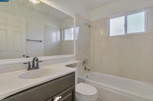 204 San Bernardino Ct, West Pittsburg, CA 94565-2923