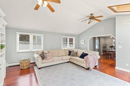 44 Houghton St, Woburn MA 01801-3551 exterior