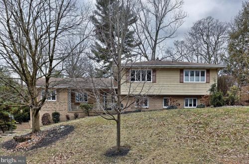 730 Vista Dr, Camp Hill, PA 17011-1640