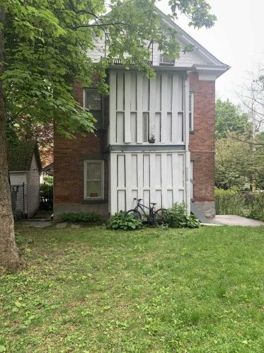 31 Holmes St, Poughkeepsie, NY 12601-4553