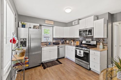 126 69th St, Milwaukee, WI 53213-3824