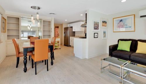 70 Santa Monica St, Palm Springs CA  92264-5257 exterior