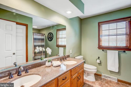 75 Maple Ave, Bareville PA  17540-9602 exterior