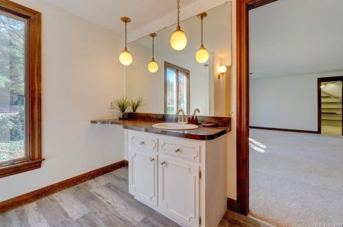 58 Quail Hollow Dr, Southington CT  06489-1616 exterior