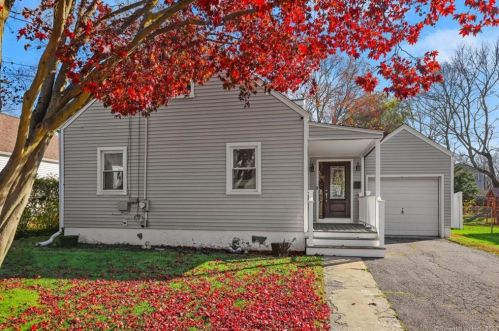 60 Greystone Rd, Bridgeport, CT 06610-1222