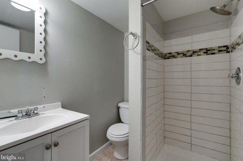 5402 Melvin Ct, Woodbridge, VA 22193-4458