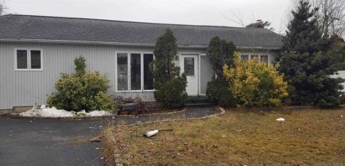 886 Connetquot Ave, Islip Terrace, NY 11752-1120