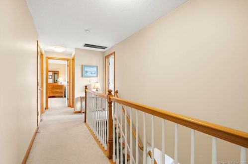 10 Wedgewood Ln, Wapping CT 06074-1580 exterior