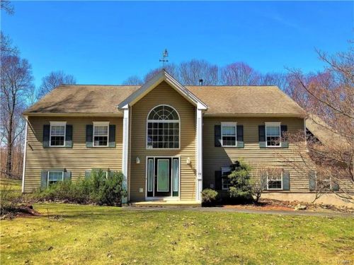 79 Steiner Dr, Mahopac, NY 10541-1050