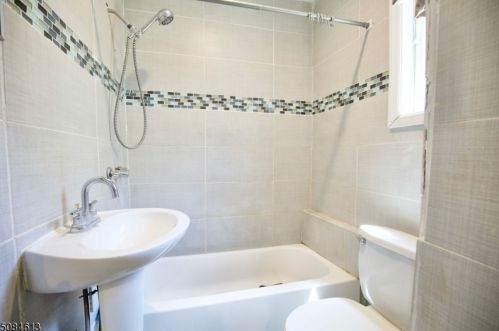 32 Arverne Ter, Irvington NJ 07111-3814 exterior