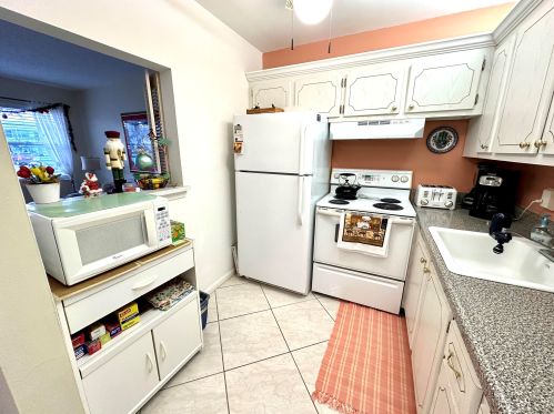 3 Berkshire A, West Palm Beach FL  33417-2151 exterior