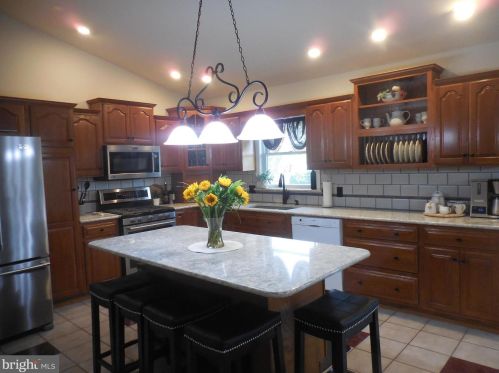1114 Hunters Chase Ln, Lebanon PA  17046-1575 exterior
