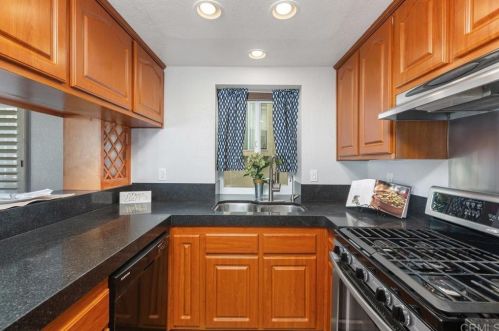 7442 Altiva Pl, Carlsbad CA 92009-6412 exterior