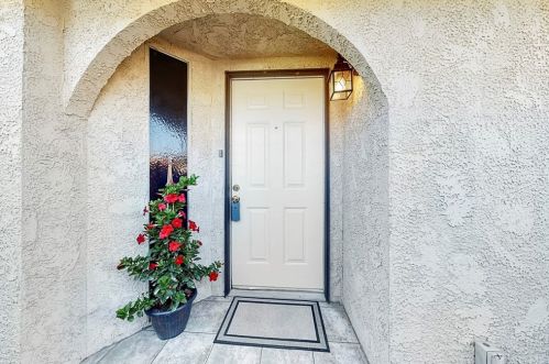 27560 Ruby Ln, Santa Clarita, CA 91384-3175