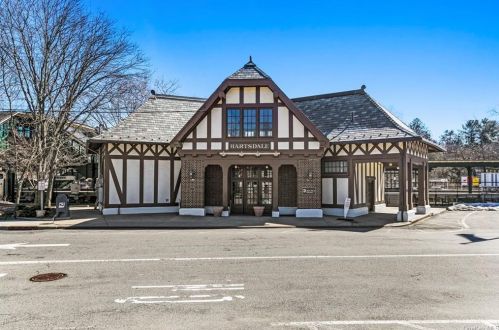 352 Central Park Ave, Scarsdale NY  10583-1302 exterior