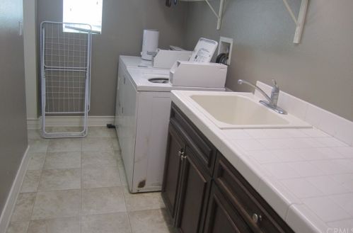 6546 Vanderbilt St, Chino CA  91710-6917 exterior