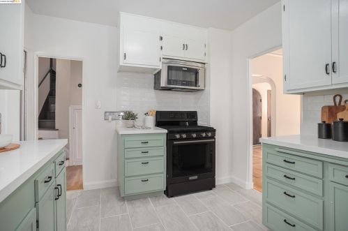 1 Kingsland Pl, Oakland CA  94619-2608 exterior