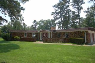301 Fernwood Dr, Millville, NJ 08332-2401