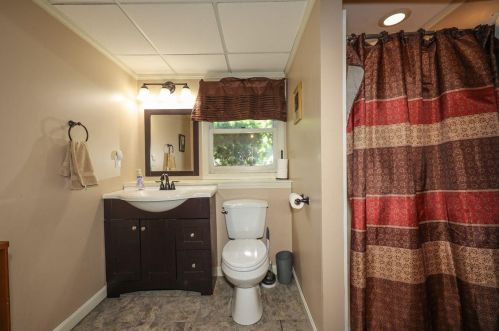 18 Hunter Ct, Goffstown NH  03045-1629 exterior