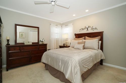 22 Ellen Pl, San Remo NY  11754-3606 exterior