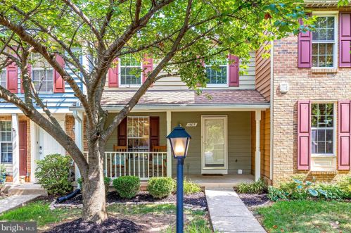 1603 Autumn Ridge Cir, Herndon, VA 20194-1574