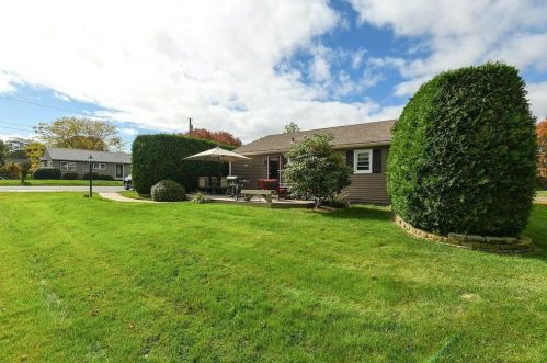 1 Kathy St, South Kingstown RI  02882-5040 exterior